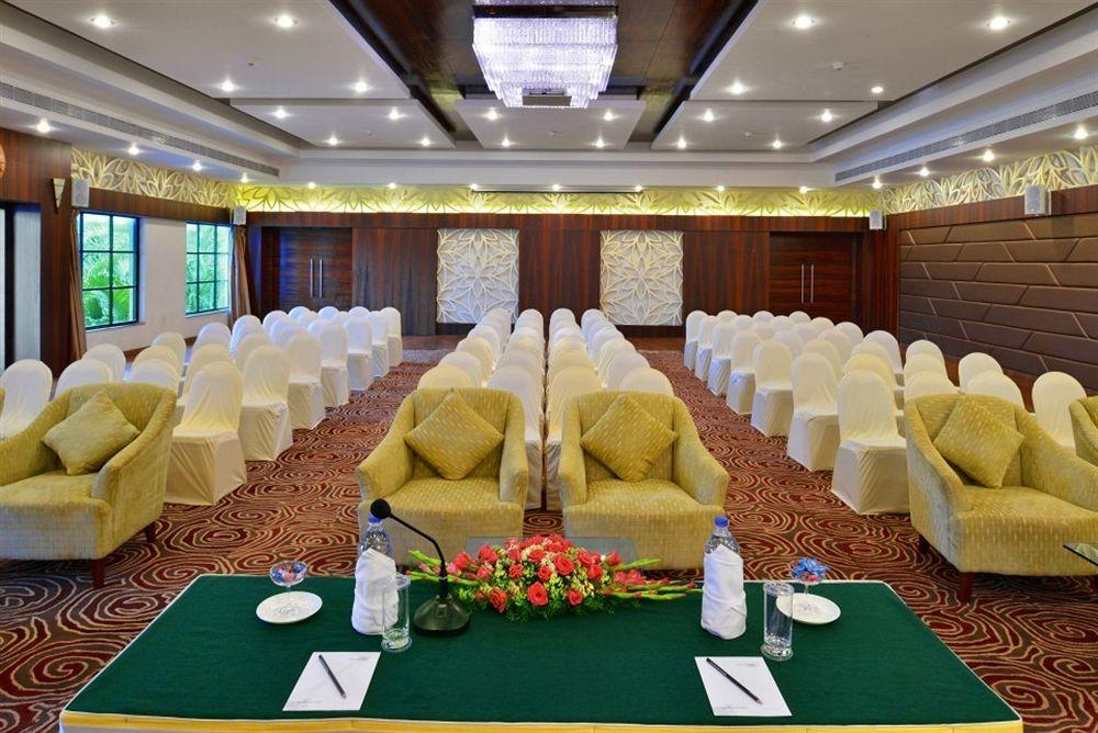 The Corinthians Resort And Club Пуна Экстерьер фото The Royal Hall