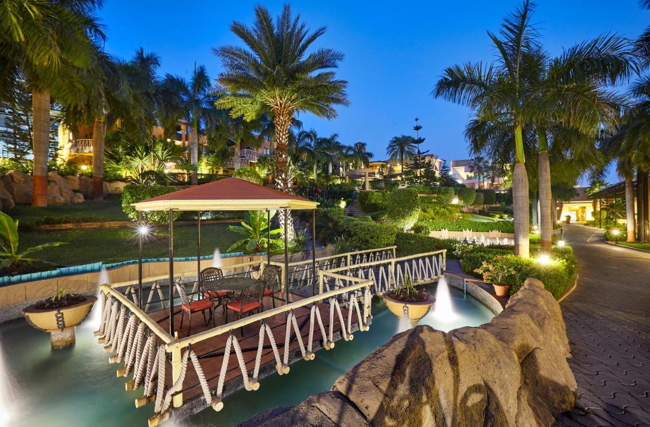 The Corinthians Resort And Club Пуна Экстерьер фото The Mirage
