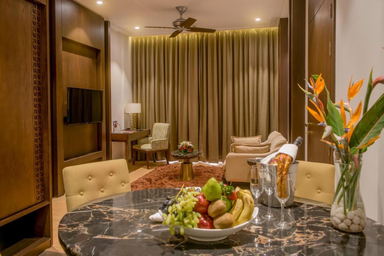 The Corinthians Resort And Club Пуна Экстерьер фото A suite at the Taj Bengal