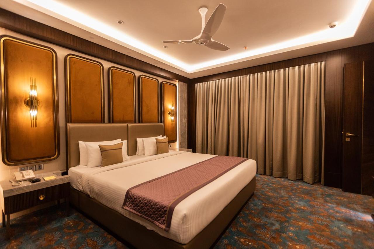 The Corinthians Resort And Club Пуна Экстерьер фото Suite room at The Park, Navi Mumbai