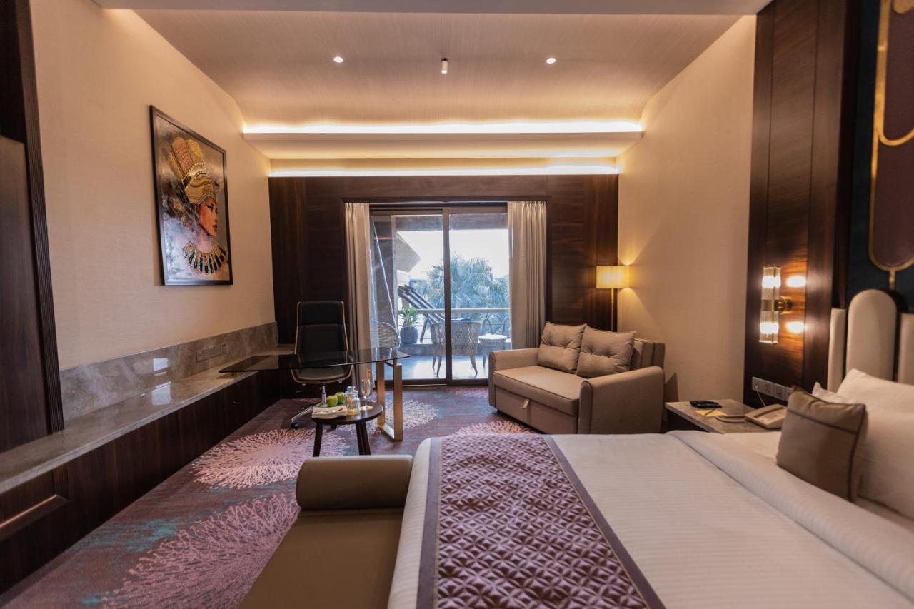The Corinthians Resort And Club Пуна Экстерьер фото A room at the Taj Bengal