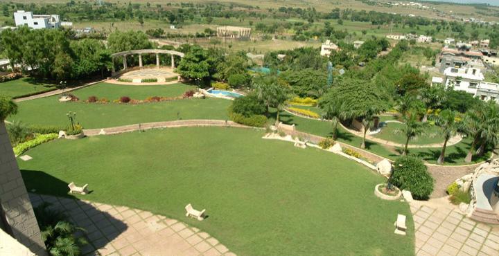 The Corinthians Resort And Club Пуна Удобства фото The Gardens