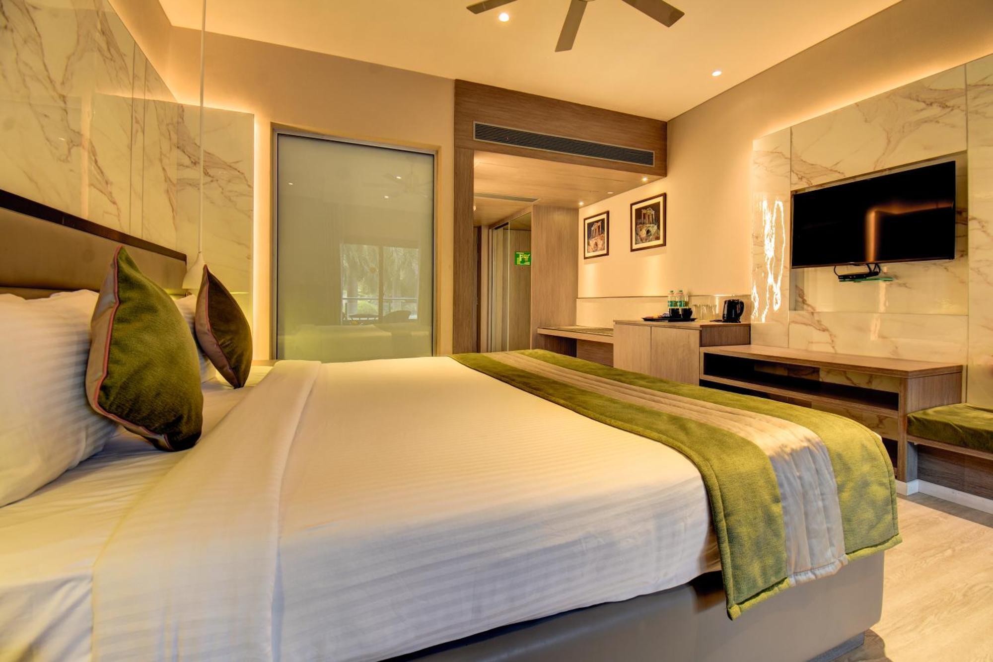 The Corinthians Resort And Club Пуна Экстерьер фото Deluxe Room