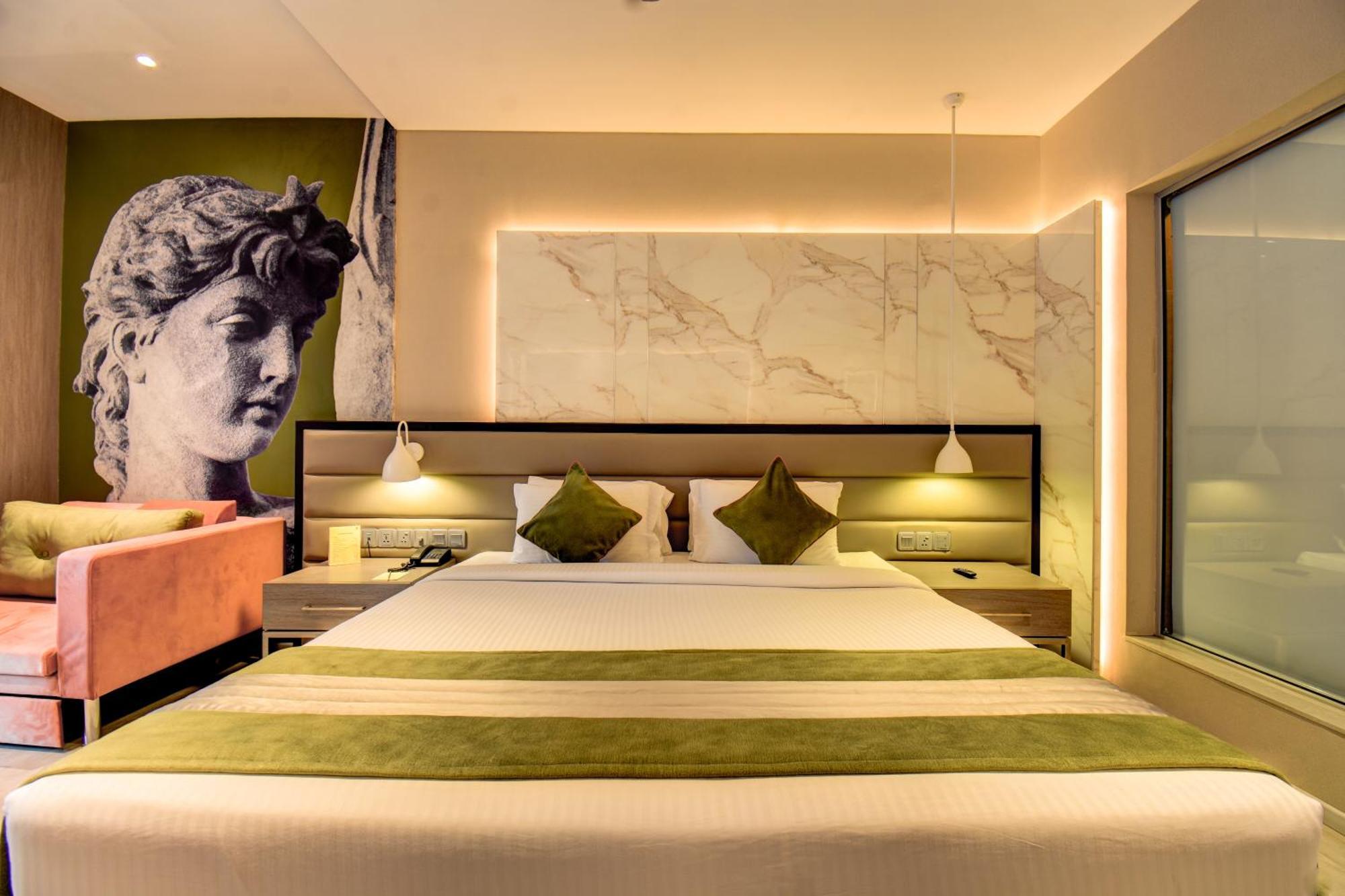 The Corinthians Resort And Club Пуна Экстерьер фото Deluxe Suite