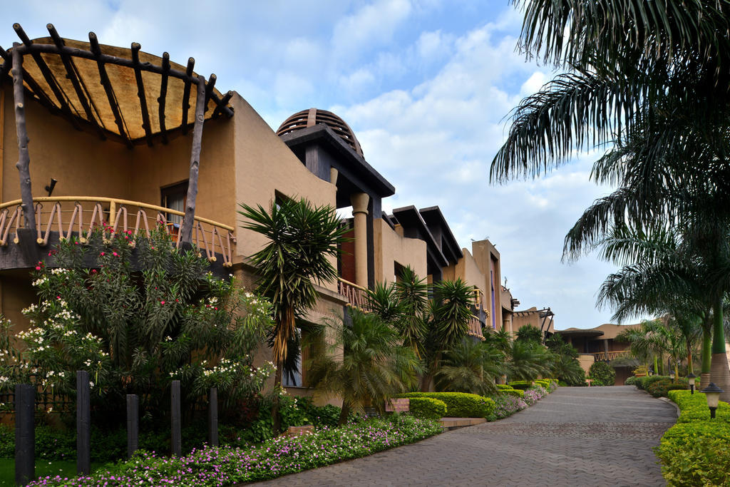 The Corinthians Resort And Club Пуна Экстерьер фото The Taj Bengal