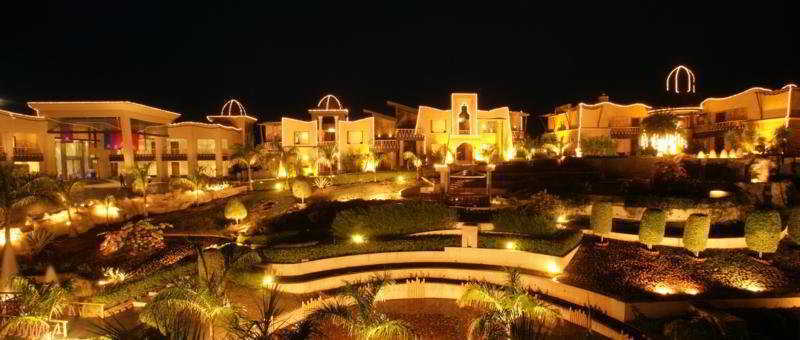The Corinthians Resort And Club Пуна Экстерьер фото The resort at night